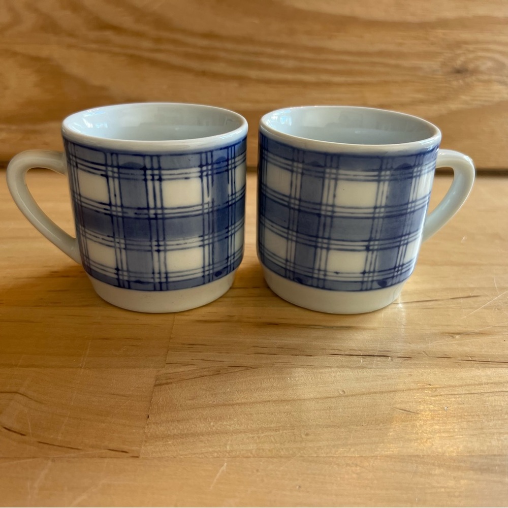 Williams Sonoma set of 2 Blue white Plaid Ceramic Mugs coffee tea cup cottage